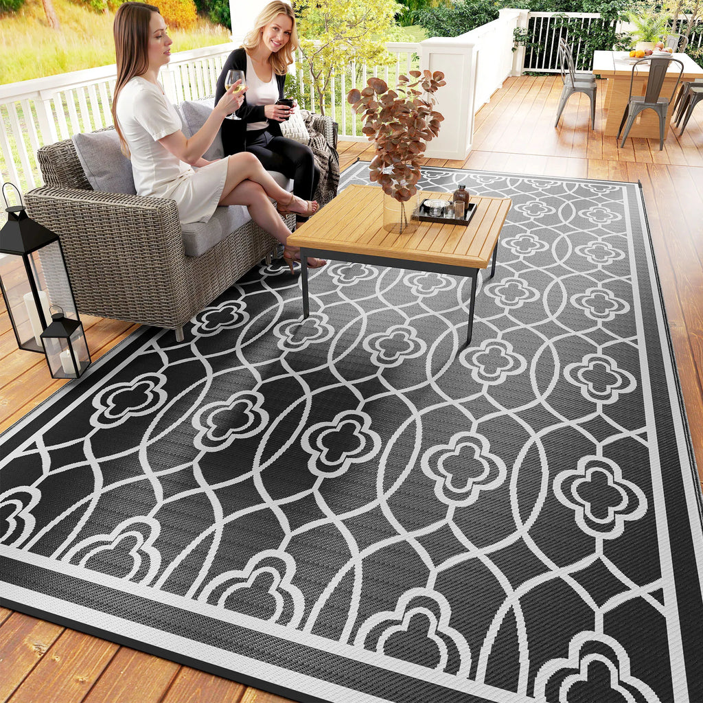 Black White Lantern Outdoor Rug, 9' x 18' Floor Mat